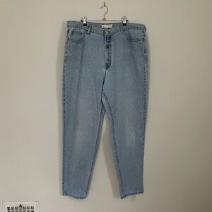 Vintage high rise straight tapered leg jeans light wash 16/18 plus size